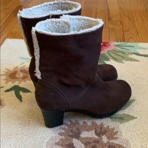 Gorgeous Clark boots.